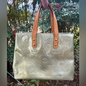 Louis Vuitton Monogram Vernis Reade PM tote bag in sage green patent leather.